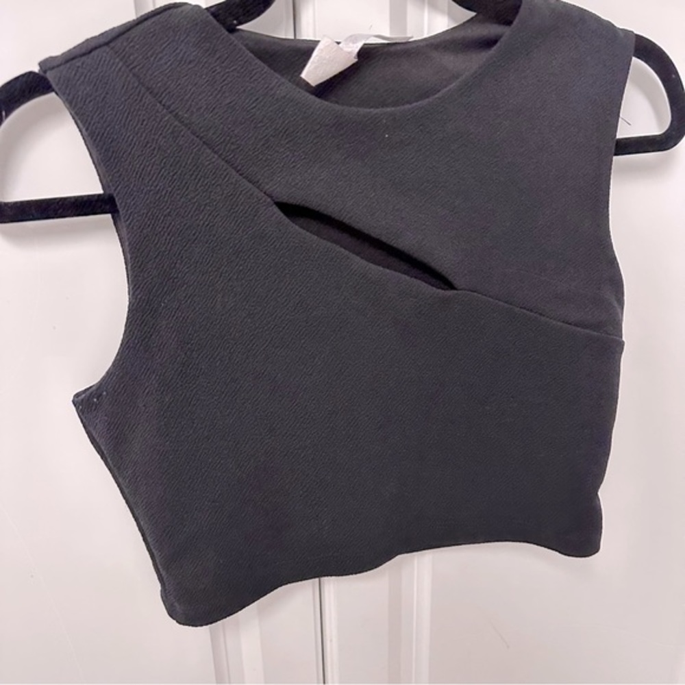Black cut out front sleeveless crop top size L womens